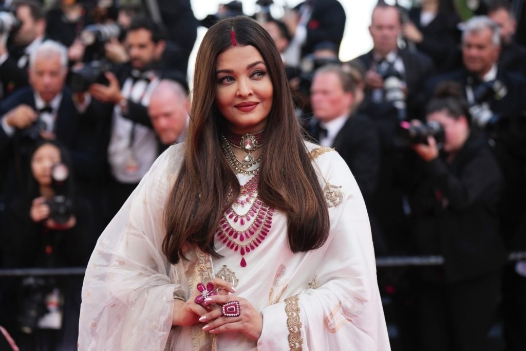 कान 2025 ऐश्वर्या राय बच्चन : परंपरा और शान का शानदार संगम