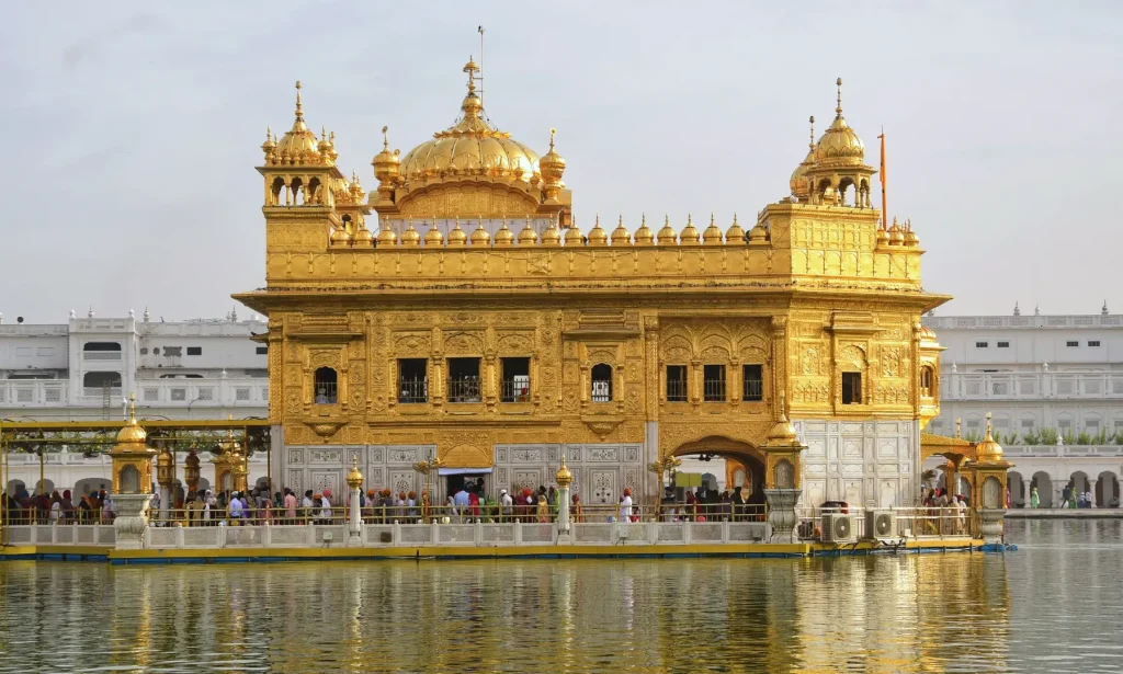 ऑपरेशन सिंदूर के जवाब में पाकिस्तानी सेना ने स्वर्ण मंदिर को बनाया निशाना, भारतीय सेना ने किया हमला नाकाम 