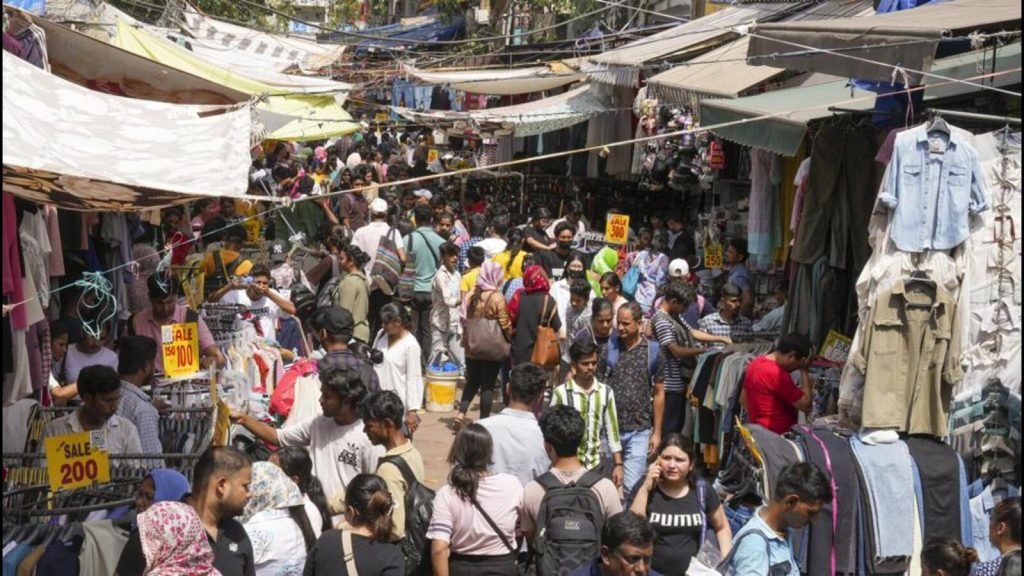 सरोजिनी नगर पर चला एन डीएमसी का बुलडोजर