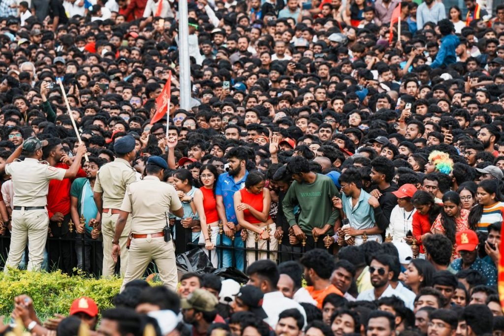 जश्न में तबाही: बेंगलुरु में भगदड़ में 11 की मौत