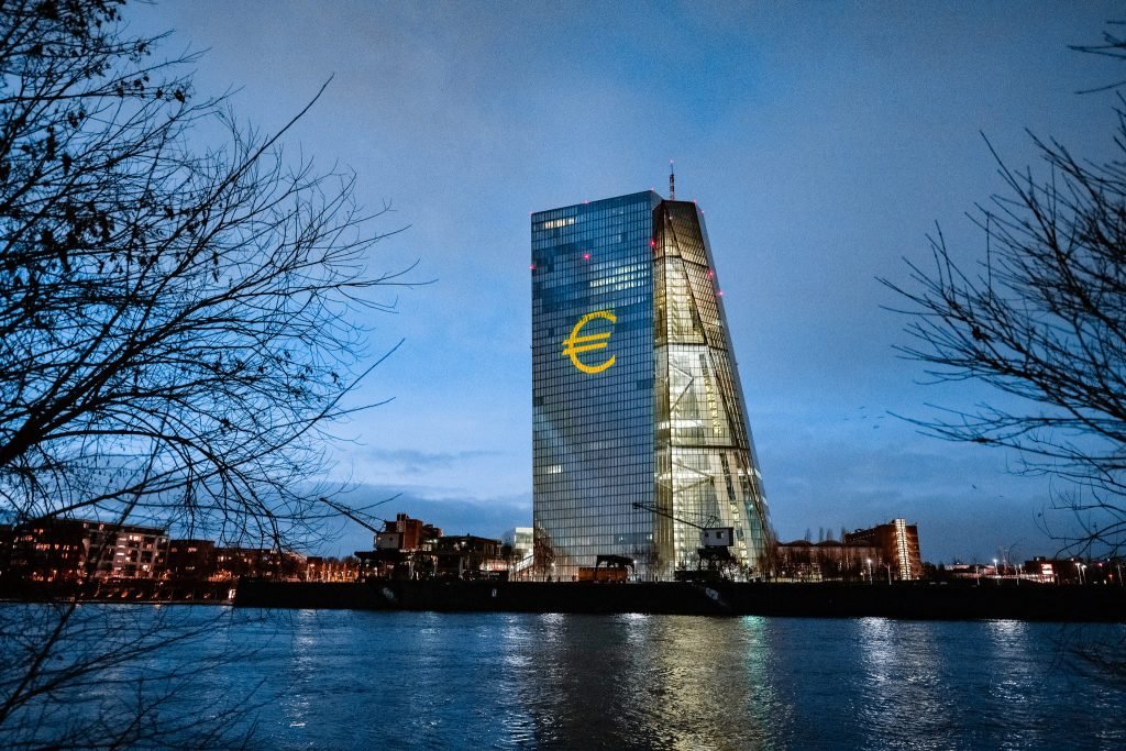 आईएसबी की भविष्यवाणी : ईसीबी (ECB) पुनर्खरीद में 25 बेसिस पॉइंट की कटौती कर सकते हैं