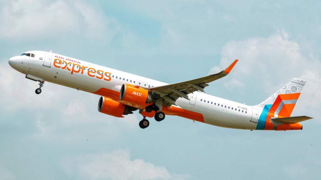 Varanasi News : एयर इंडिया एक्सप्रेस विमान में हड़कंप