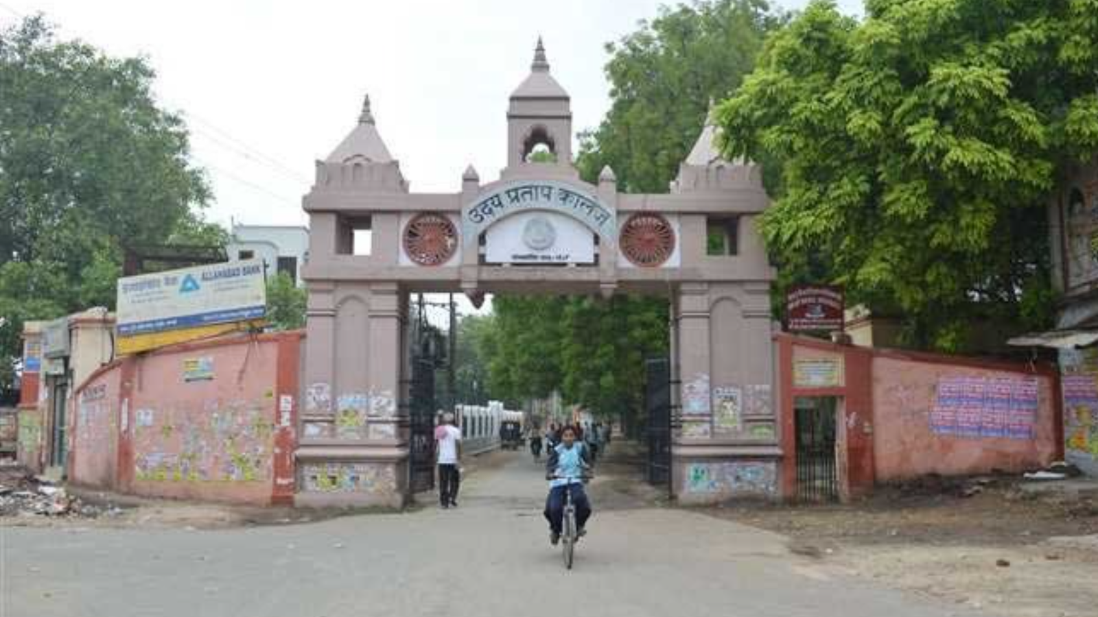 Varanasi के U.P College में पहली बार पहुंचे 93 पीएचडी स्कॉलर्स का स्वागत