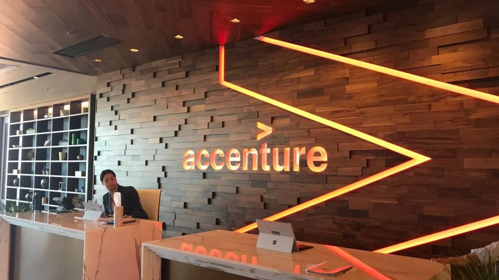 Accenture में बड़ी छंटनी : 11,000 कर्मचारियों की नौकरी गई