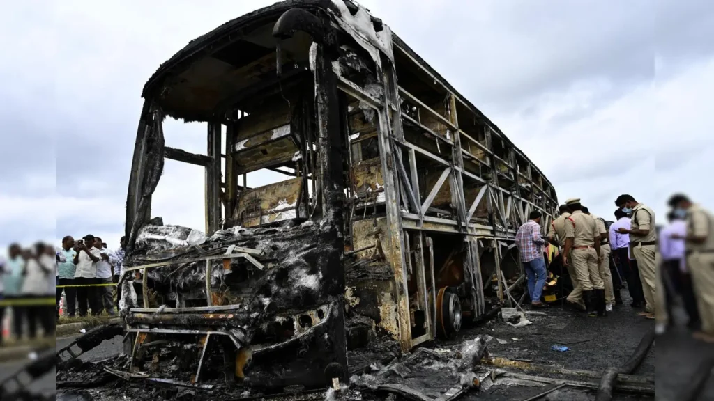 Kurnool bus accident : बारिश में लगी आग से 19 की मौत
