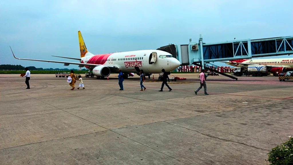 Varanasi Airport Runway विस्तार के लिए टनल निर्माण शुरू