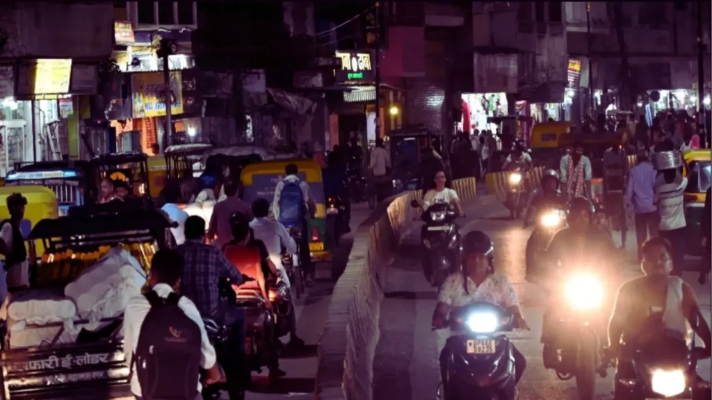 Chief Minister Yogi Adityanath के निर्देश पर लहुराबीर से गिरजाघर तक 14 मीटर चौड़ी होगी सड़क