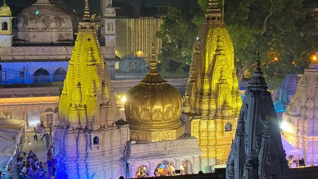 काशी (Varanasi) विश्वनाथ मंदिर की सुरक्षा में बड़ी चूक