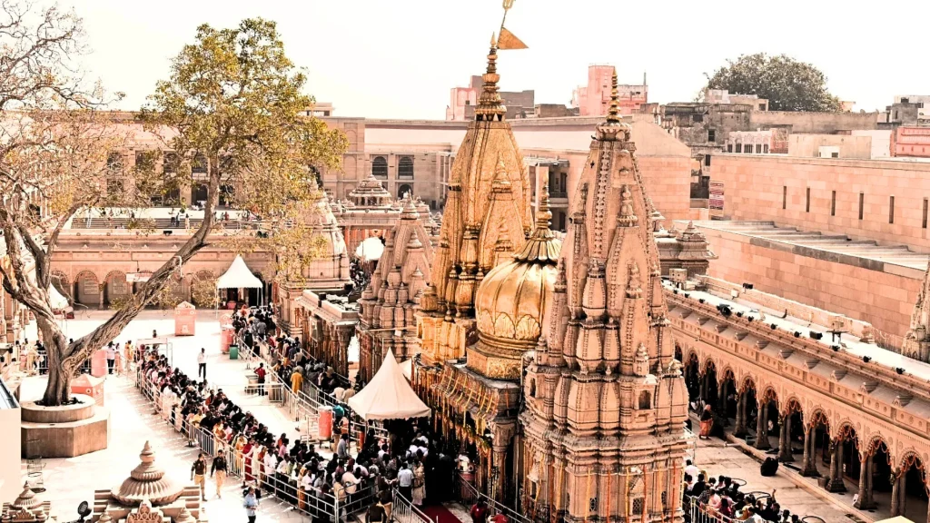 काशी (Varanasi) विश्वनाथ मंदिर की सुरक्षा में बड़ी चूक