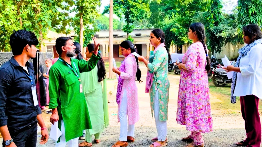 UPPSC PCS Prelims 2025 : पूर्वांचल के नौ जिलों में 205 केंद्रों पर परीक्षा