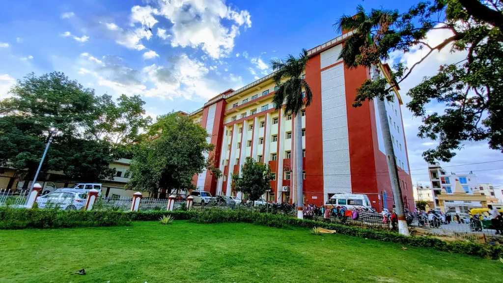 BHU के नेत्र संस्थान को मिला बड़ा प्रतिदान