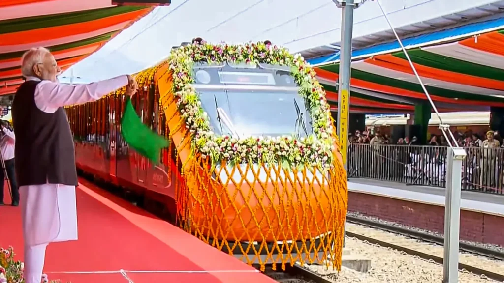 4 नई Vande Bharat ट्रेनों को PM Modi ने दिखाई हरी झंडी