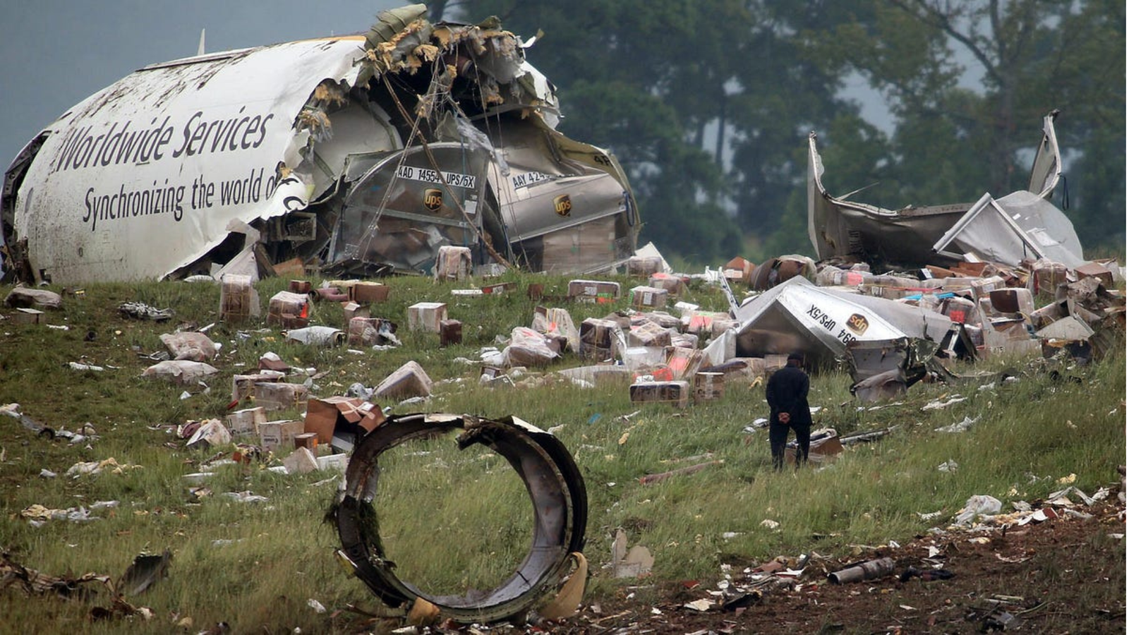 लुइसविले में UPS PLANE CRASH: मृतकों की संख्या बढ़कर 13 हुई, परिवार अकल्पनीय क्षति पर शोक मना रहे हैं