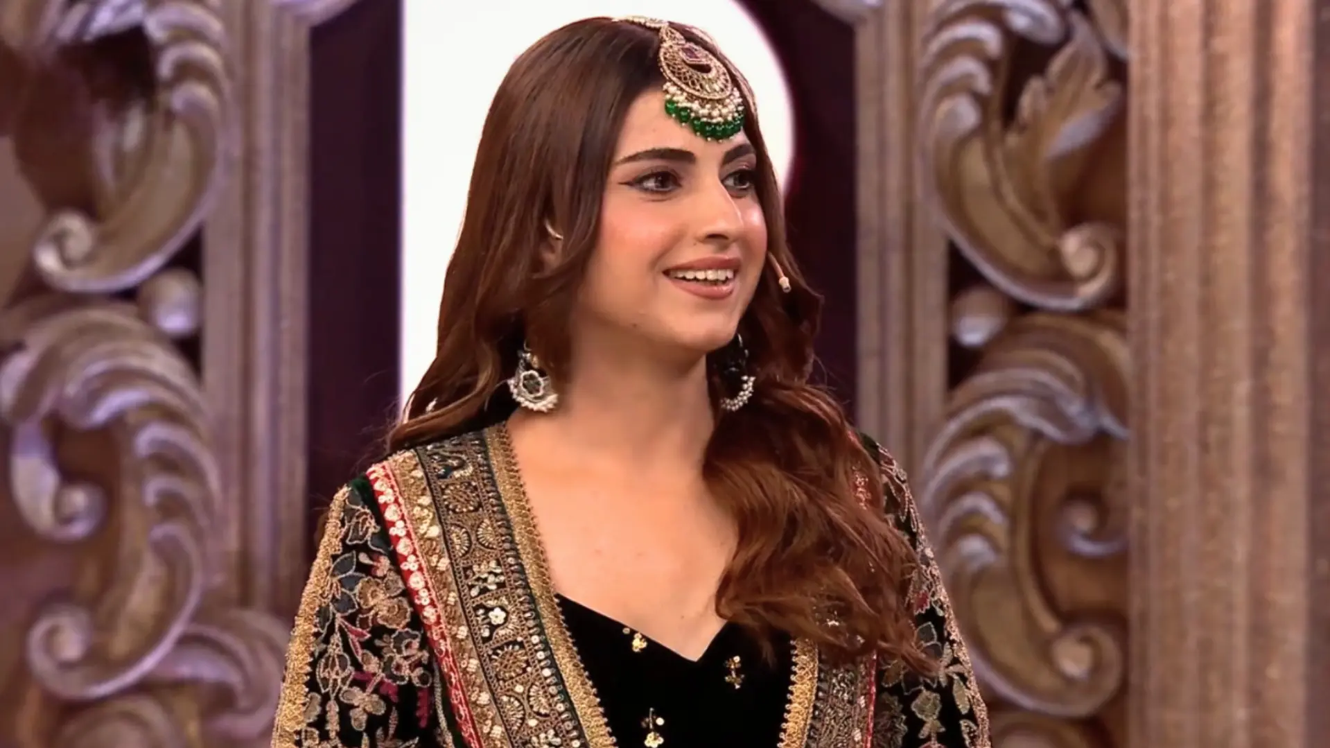 Bigg Boss 19: गौरव खन्ना की पत्नी आकांक्षा चमोला ने उन्हें फरहाना भट्ट से दूर रहने की चेतावनी दी - "यहाँ कोई भी आपकी तरह नहीं सोच रहा है"