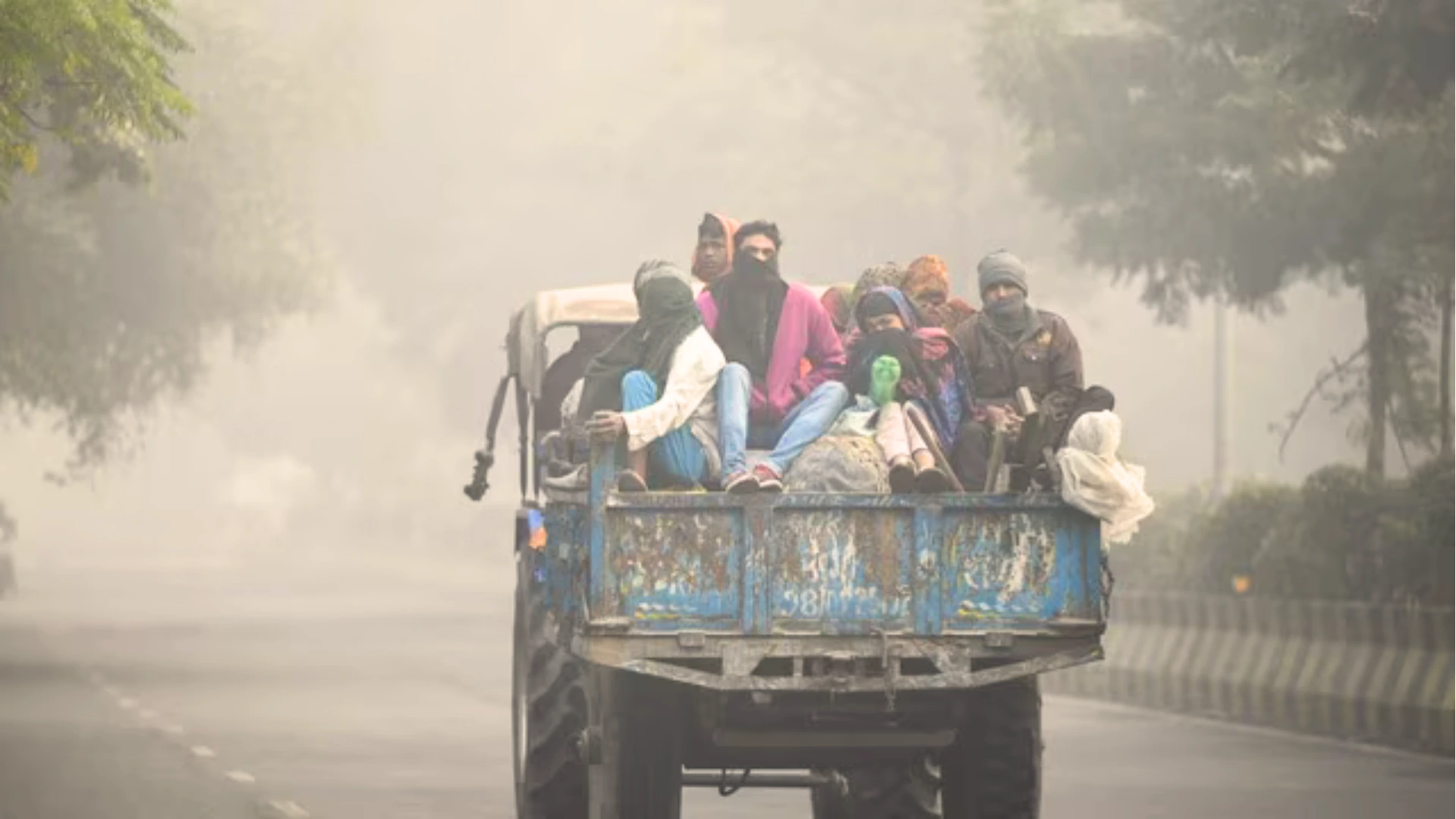 कोहरे का असर: Varanasi में 45 मिनट तक आसमान में चक्कर लगाता रहा एयर इंडिया का विमान, फ्लाइट दिल्ली डायवर्ट