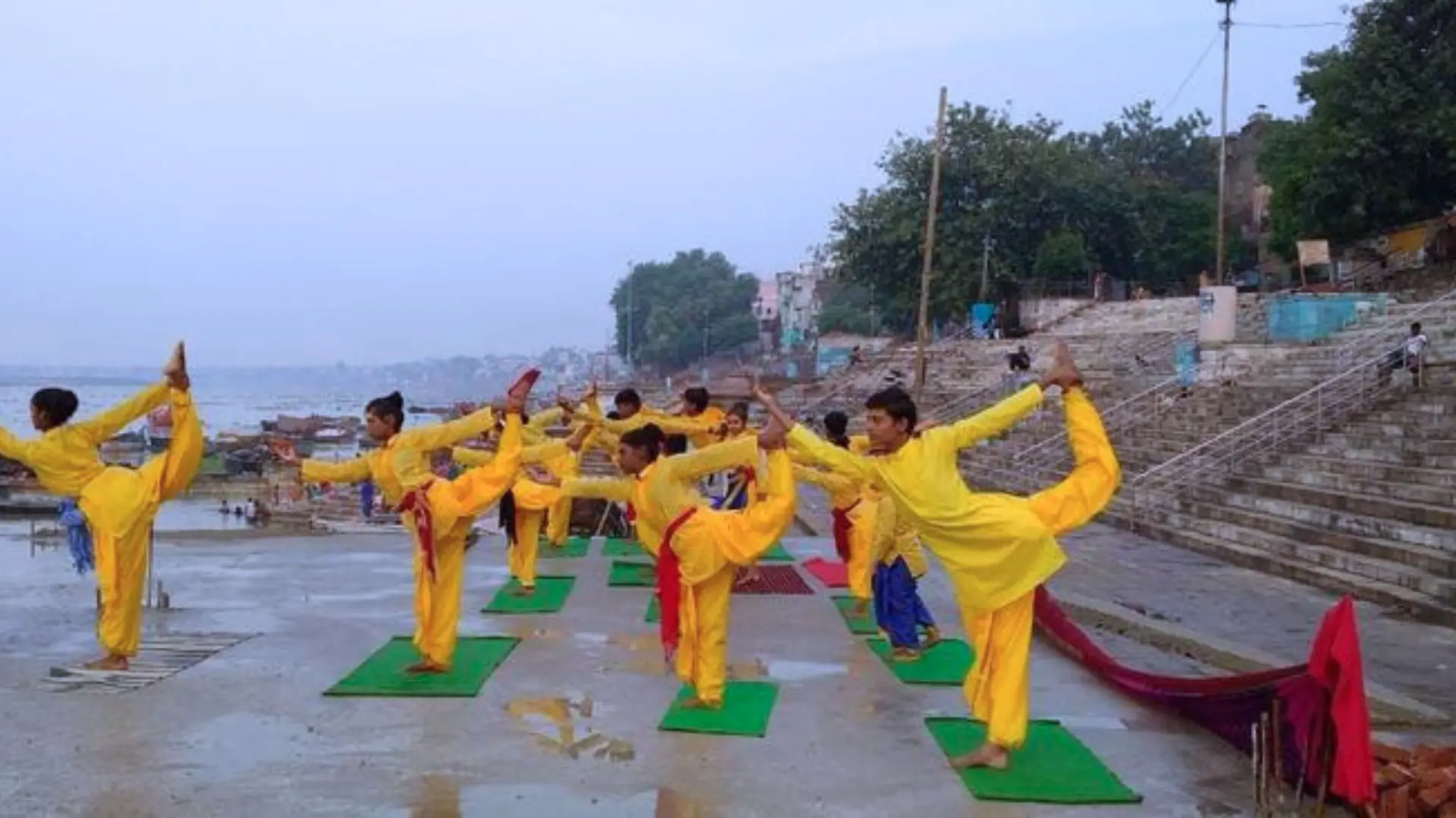 बड़ी खबर : Delhi से ज्यादा प्रदूषित Varanasi की हवा: AQI 392 पहुँचा, घाट किनारे आंखों में जलन जानें पूरी वजह