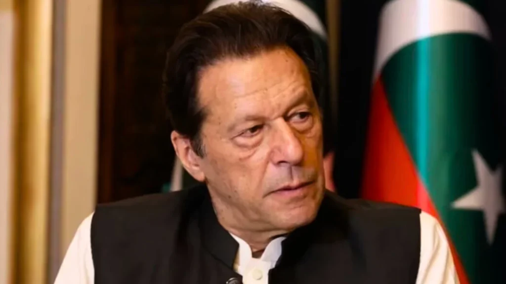 Imran Khan की मौत की अफवाहों के बीच मिलने की मांग की