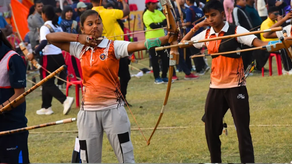 Varanasi में चल रही 69वीं राष्ट्रीय विद्यालयीय तीरंदाजी प्रतियोगिता