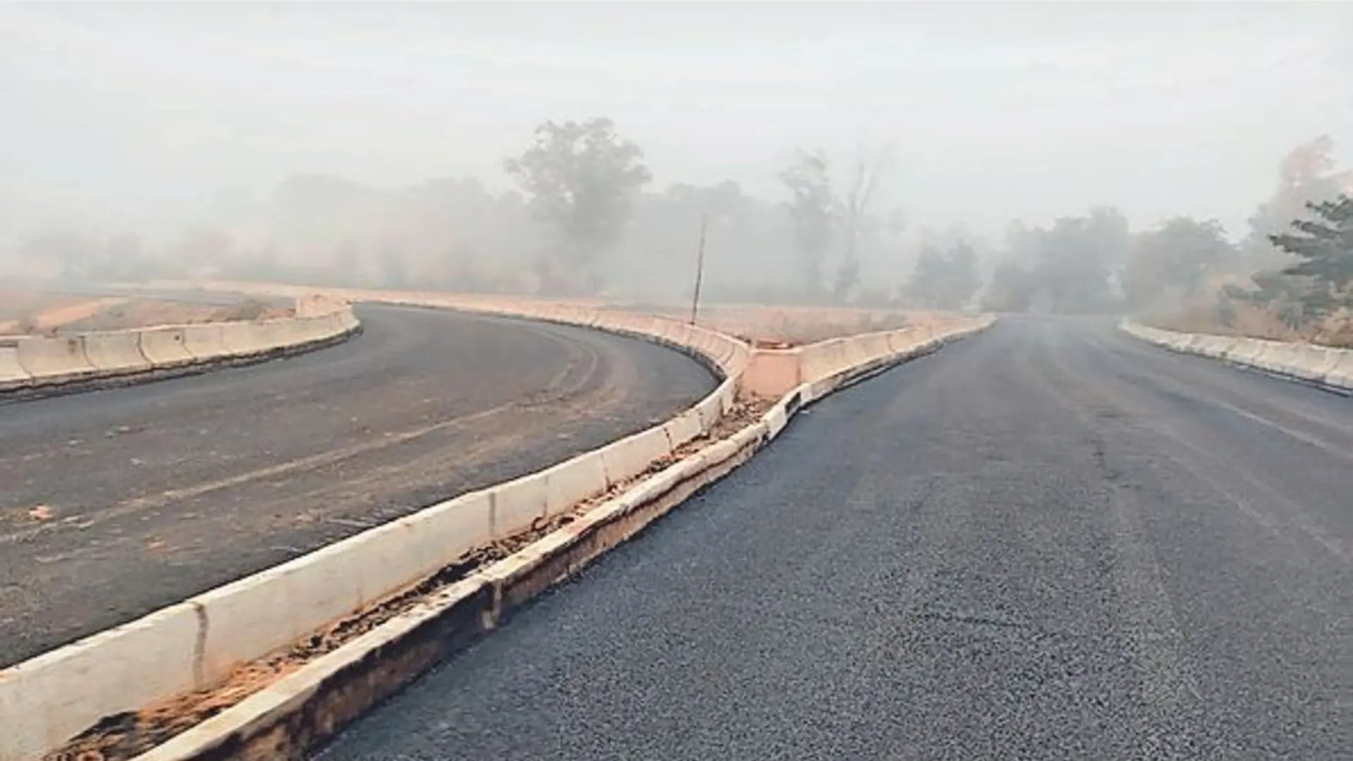 Varanasi में 10 दिन तक रोज चार घंटे बिजली गुल रहेगी, NH-120 चौड़ीकरण के लिए पोल शिफ्टिंग शुरू