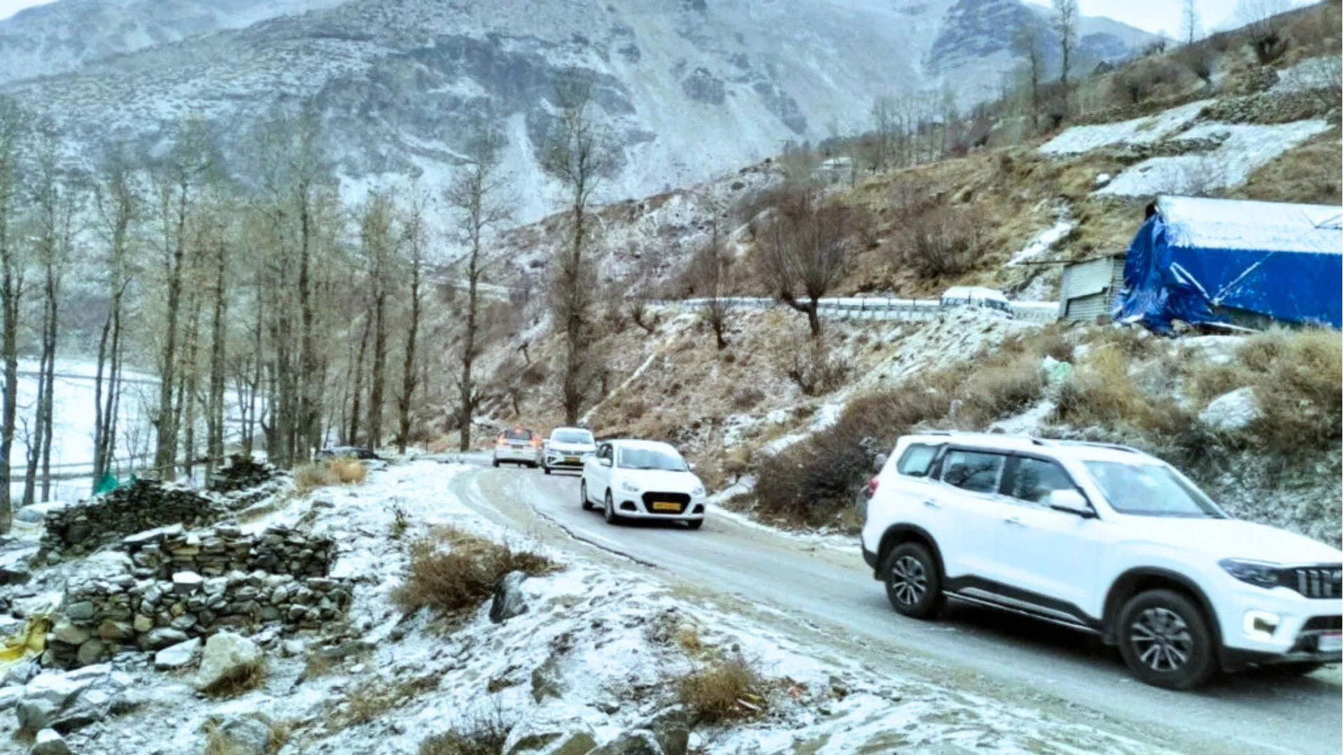 Varanasi Weather: हिमालय की बर्फीली हवा से बढ़ी गलन, न्यूनतम तापमान 9.5 डिग्री पर पहुंचा