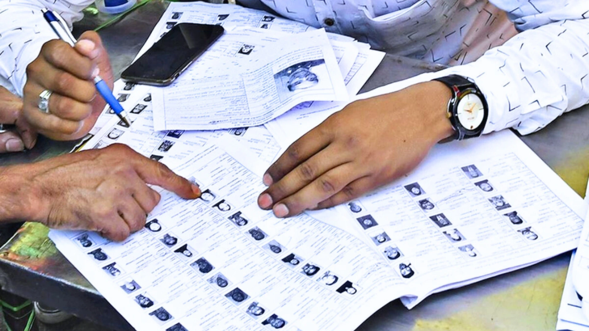 Varanasi से छह लाख मतदाता होंगे बाहर 2 एसआईआर प्रक्रिया में बड़ा खुलासा: Varanasi से छह लाख मतदाता होंगे बाहर, 14 लाख की मैपिंग पूरी