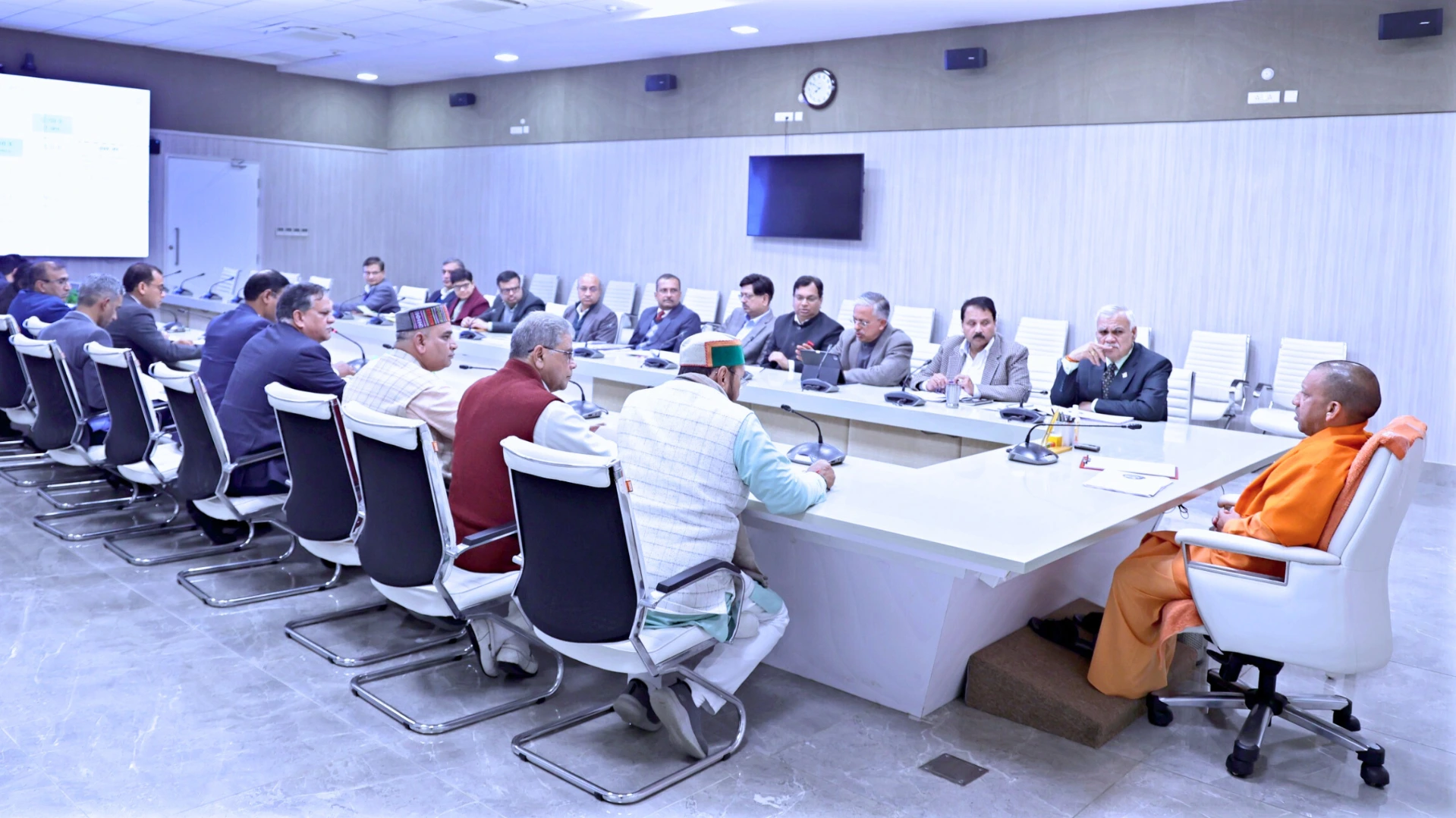 CM Yogi आज वाराणसी, आजमगढ़ और जौनपुर के दौरे पर 7 CM Yogi आज वाराणसी, आजमगढ़ और जौनपुर के दौरे पर; एसआईआर से लेकर विकास परियोजनाओं तक कई अहम मुद्दों की करेंगे समीक्षा