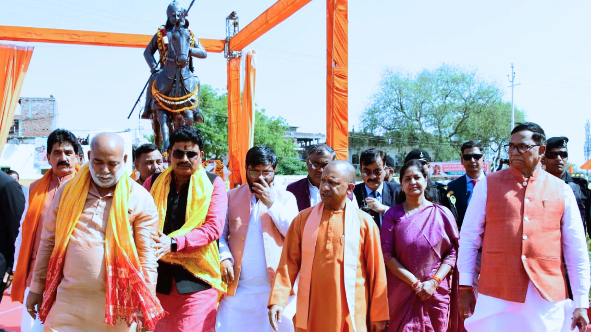 CM Yogi आज वाराणसी, आजमगढ़ और जौनपुर के दौरे पर 8 CM Yogi आज वाराणसी, आजमगढ़ और जौनपुर के दौरे पर; एसआईआर से लेकर विकास परियोजनाओं तक कई अहम मुद्दों की करेंगे समीक्षा