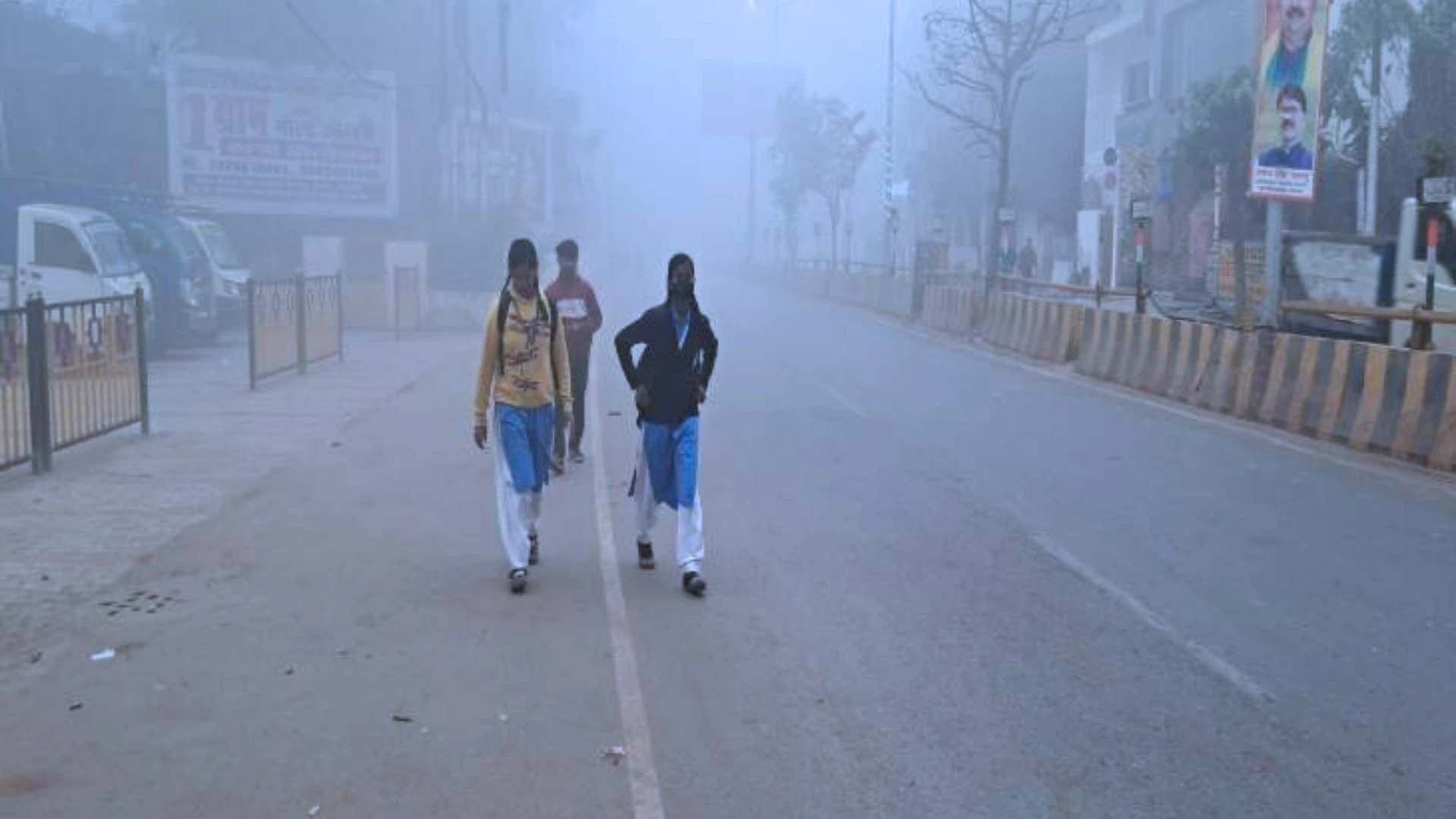 Varanasi में बंद हुए कक्षा पांच तक के सभी स्कूल 7 Varanasi में बंद हुए कक्षा पांच तक के सभी स्कूल: ठंड और कोहरे के चलते बीएसए का बड़ा फैसला, जानें कब खुलेंगे विद्यालय