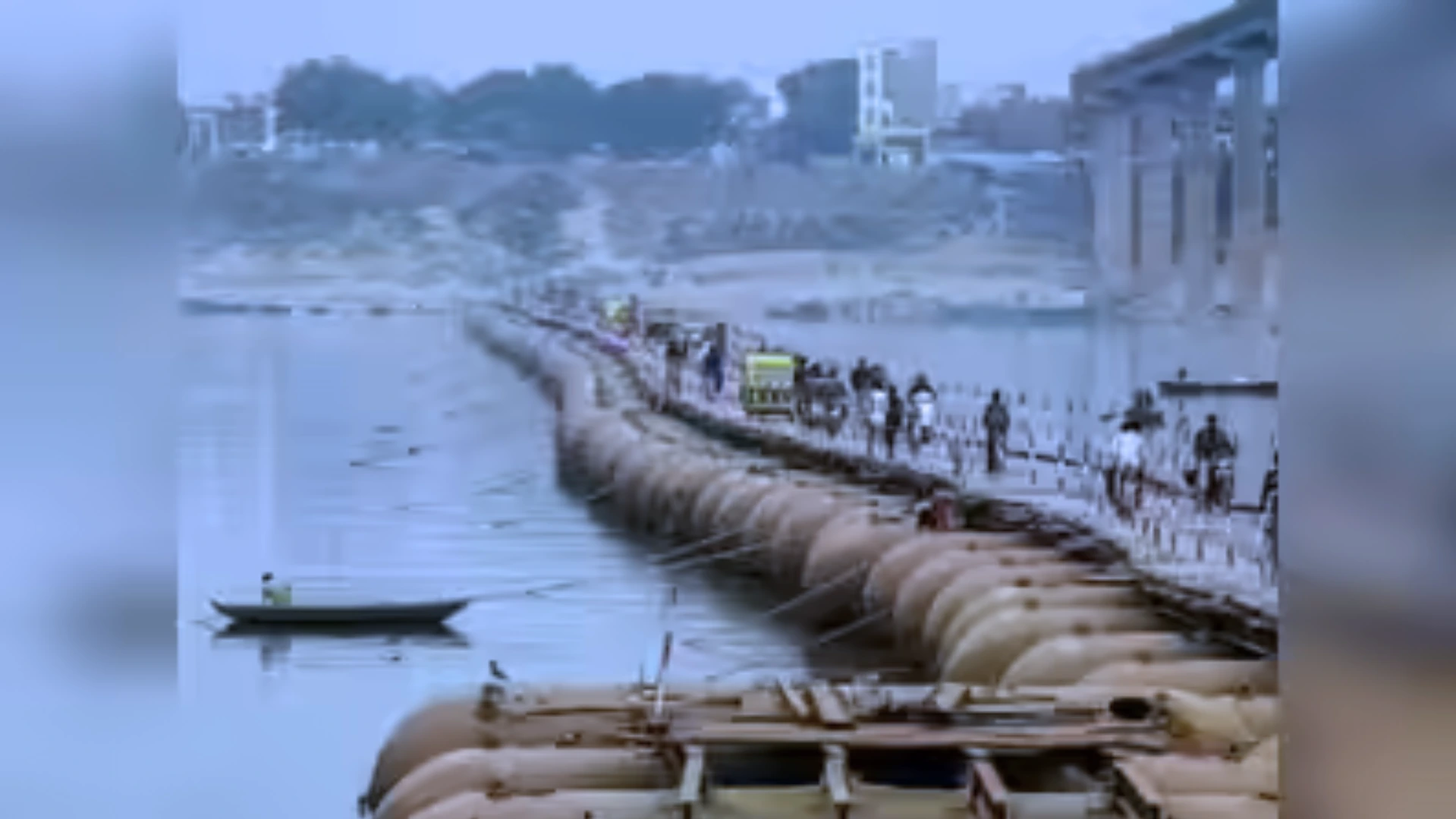 Rajghat Bridge पर यात्रियों का आवागमन शुरू 8 Rajghat Bridge पर यात्रियों का आवागमन शुरू, पीपा पुल बनने के बाद होगी मरम्मत; जानिए पूरी वजह
