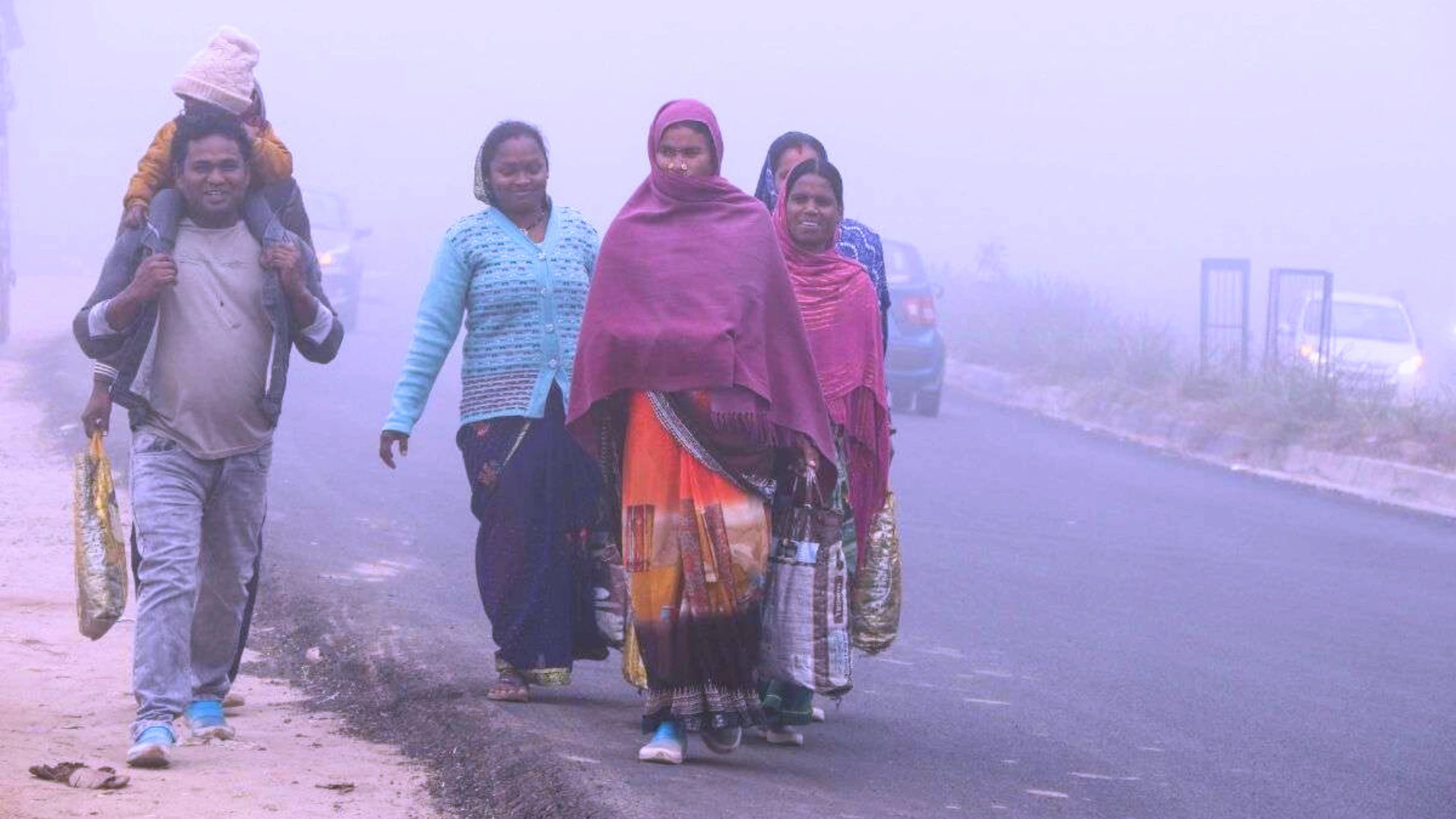 Varanasi सहित पूर्वांचल में कड़ाके की ठंड, तापमान नौ डिग्री से नीचे; जानिए आज का मौसम