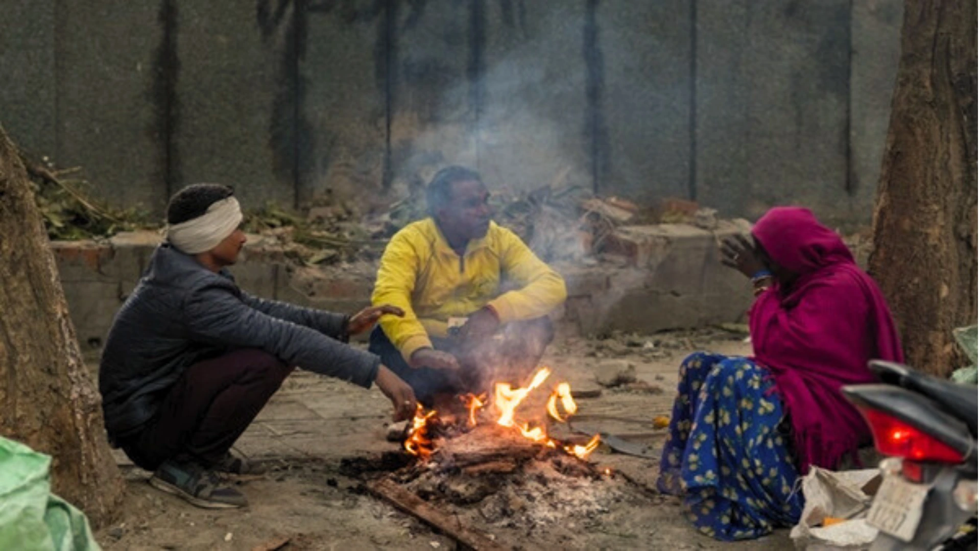 Varanasi सहित पूर्वांचल में कड़ाके की ठंड, तापमान नौ डिग्री से नीचे; जानिए आज का मौसम