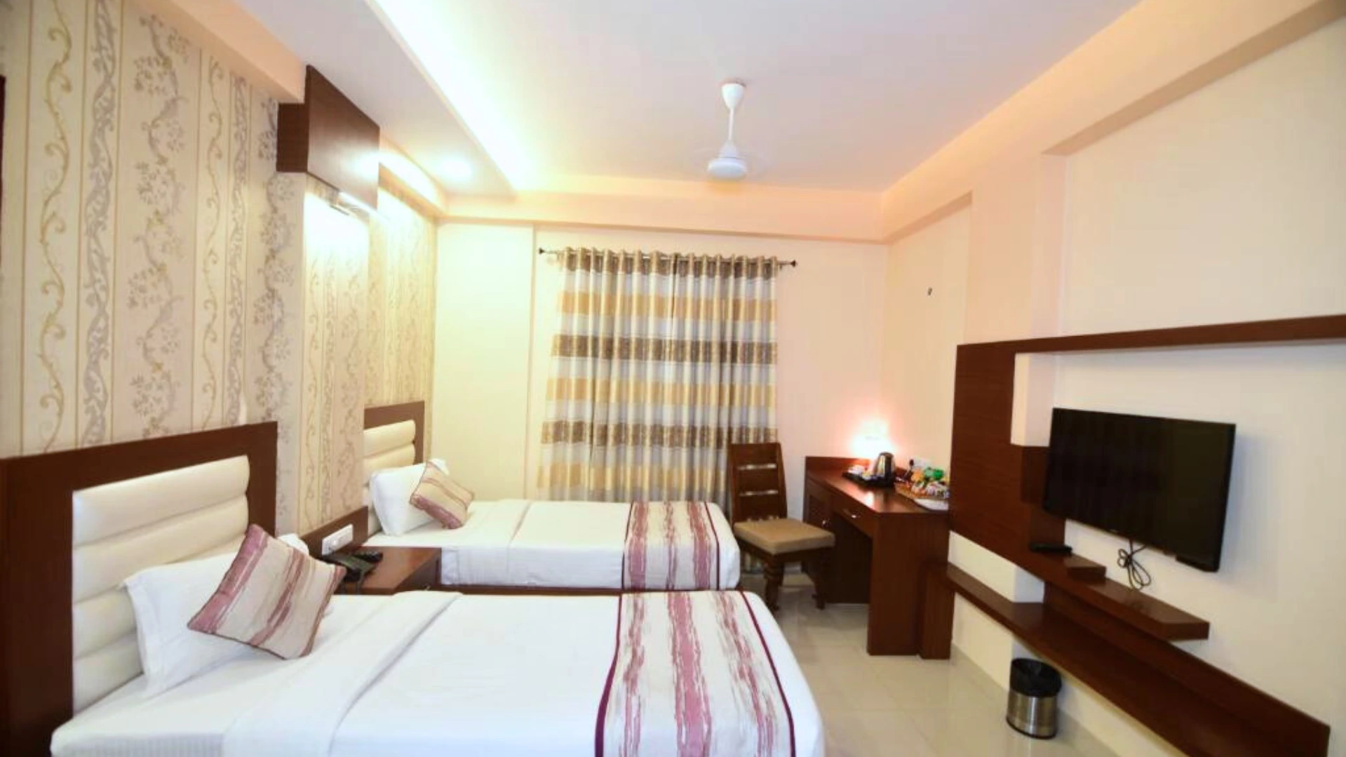 Kashi में नए साल का महासेलिब्रेशन: गंगा किनारे एक रात का किराया एक लाख तक, होटल-रेस्टोरेंट से 100 करोड़ के कारोबार का अनुमान