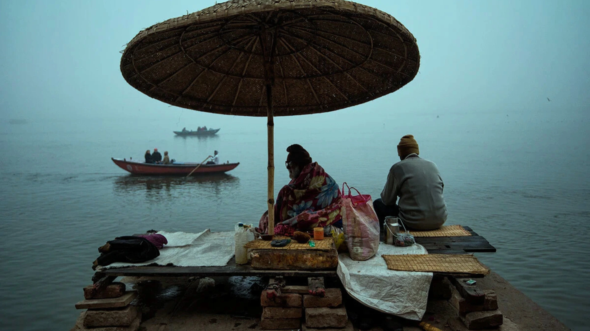 Varanasi में सात डिग्री तक लुढ़का पारा, गलन के बाद दोपहर से पहले खिली धूप; 31 दिसंबर के लिए घने कोहरे का अलर्ट