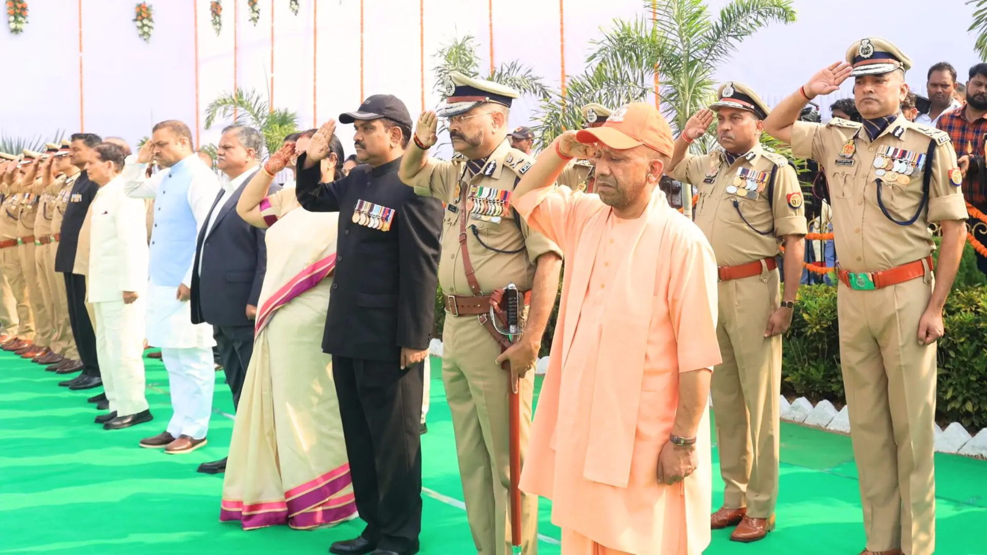 CM Yogi आज 35 पुलिसकर्मियों को करेंगे सम्मानित, गणतंत्र दिवस पर दिखेगा वीरता और सेवा का सम्मान