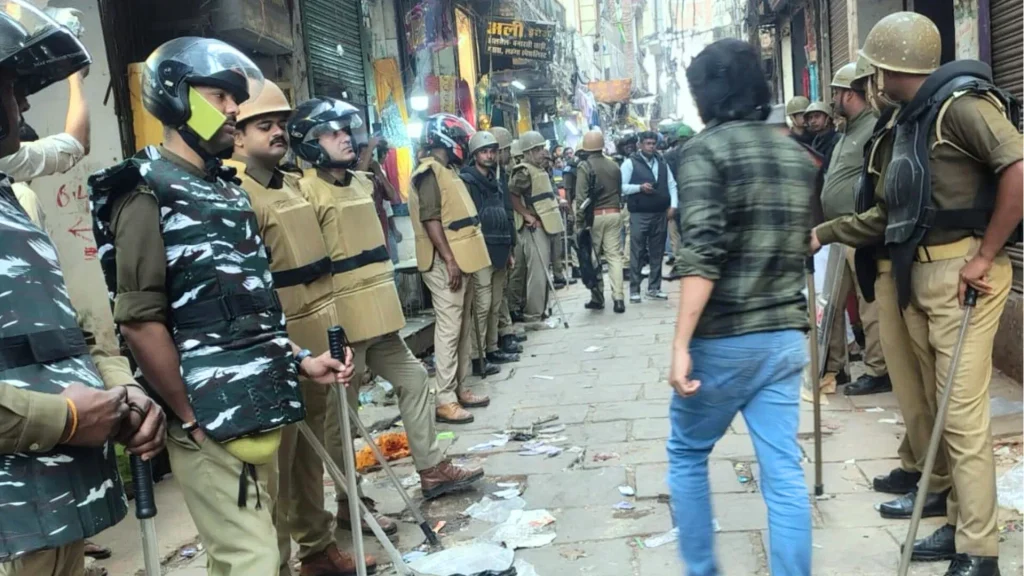 Dalmandi में शुरू हुई ध्वस्तीकरण की कार्रवाई 1 Dalmandi में शुरू हुई ध्वस्तीकरण की कार्रवाई, 11वां मकान गिराने की प्रक्रिया तेज; भारी पुलिस फोर्स के साथ मौके पर आला अधिकारी मौजूद