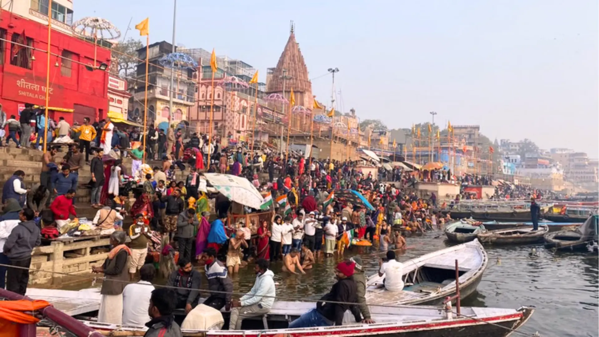 Makar Sankranti पर बाबा महाश्मशान नाथ का भव्य श्रृंगार, Kashi Vishwanath दरबार में उमड़ी आस्था की भीड़