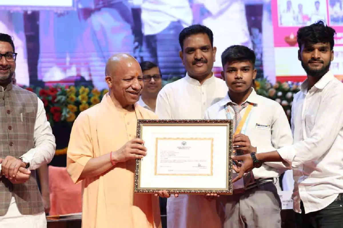 छात्रों के लिए खुशखबरी! CM Yogi आज UP Scholarship बांटेंगे, 20 लाख छात्रों के बैंक खातों में पैसे आएंगे
