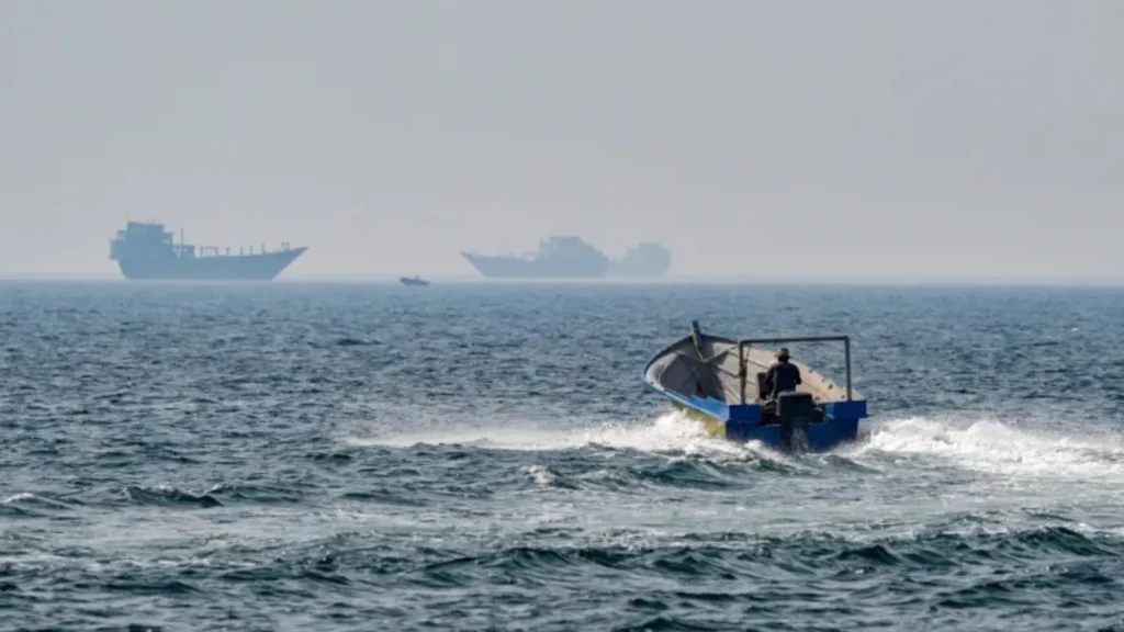 ईरान युद्ध अपडेट US ने होर्मुज़ की घेराबंदी शुरू की